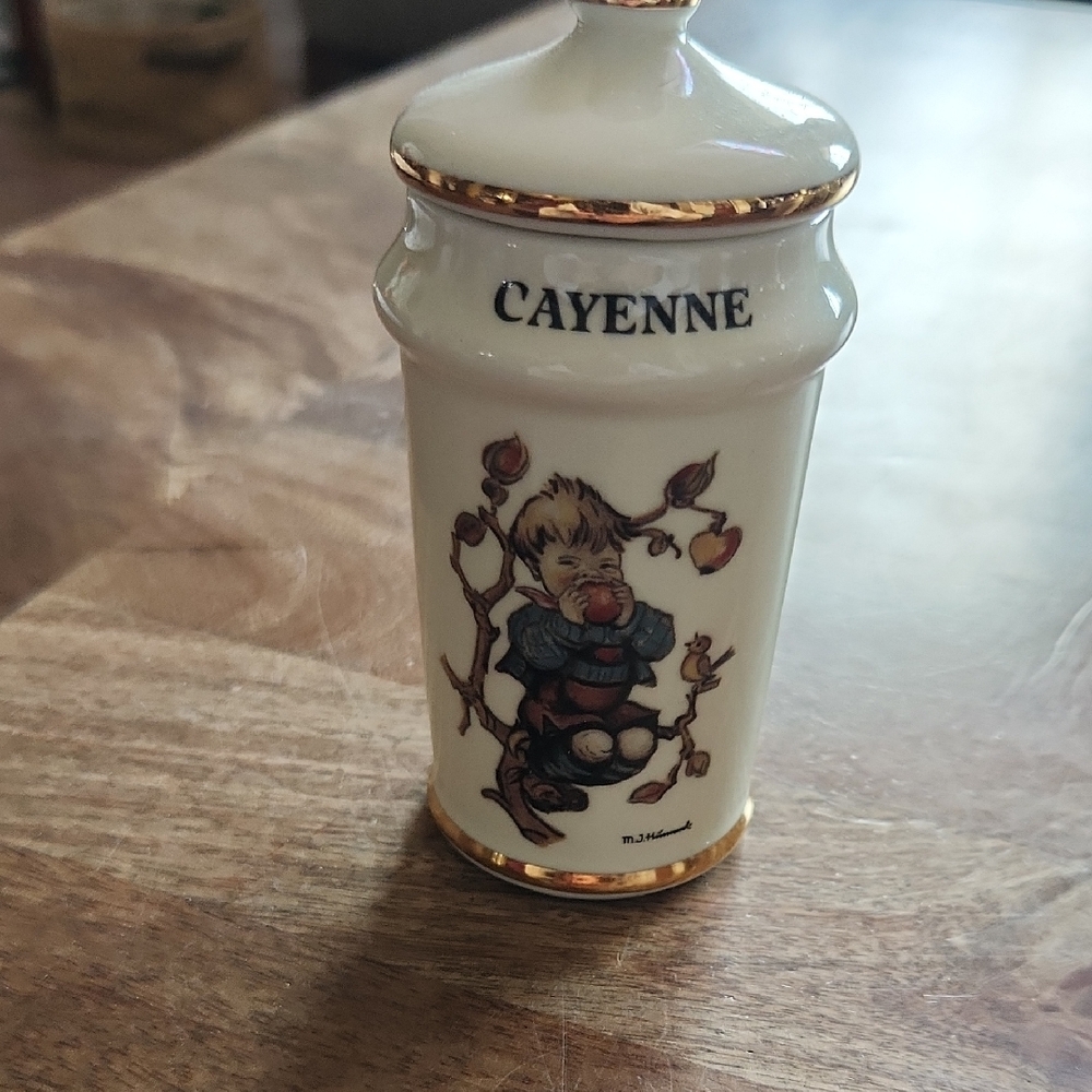 Hummel Cream and Gold Cayenne Spice Jar
